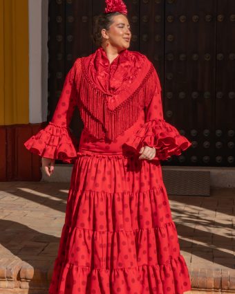 Detalle de confección artesanal en traje de flamenca Plus Size Ana Faura Sevilla.