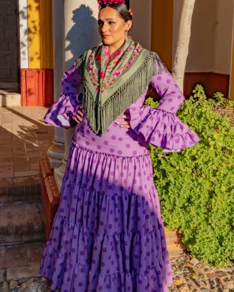 Vestido de flamenca para mujer curvy diseño exclusivo de Ana Faura colección Feria de Sevilla.