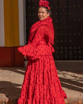 Traje de gitana talla grande con corte favorecedor y ajuste entallado en cintura Ana Faura Tomares.