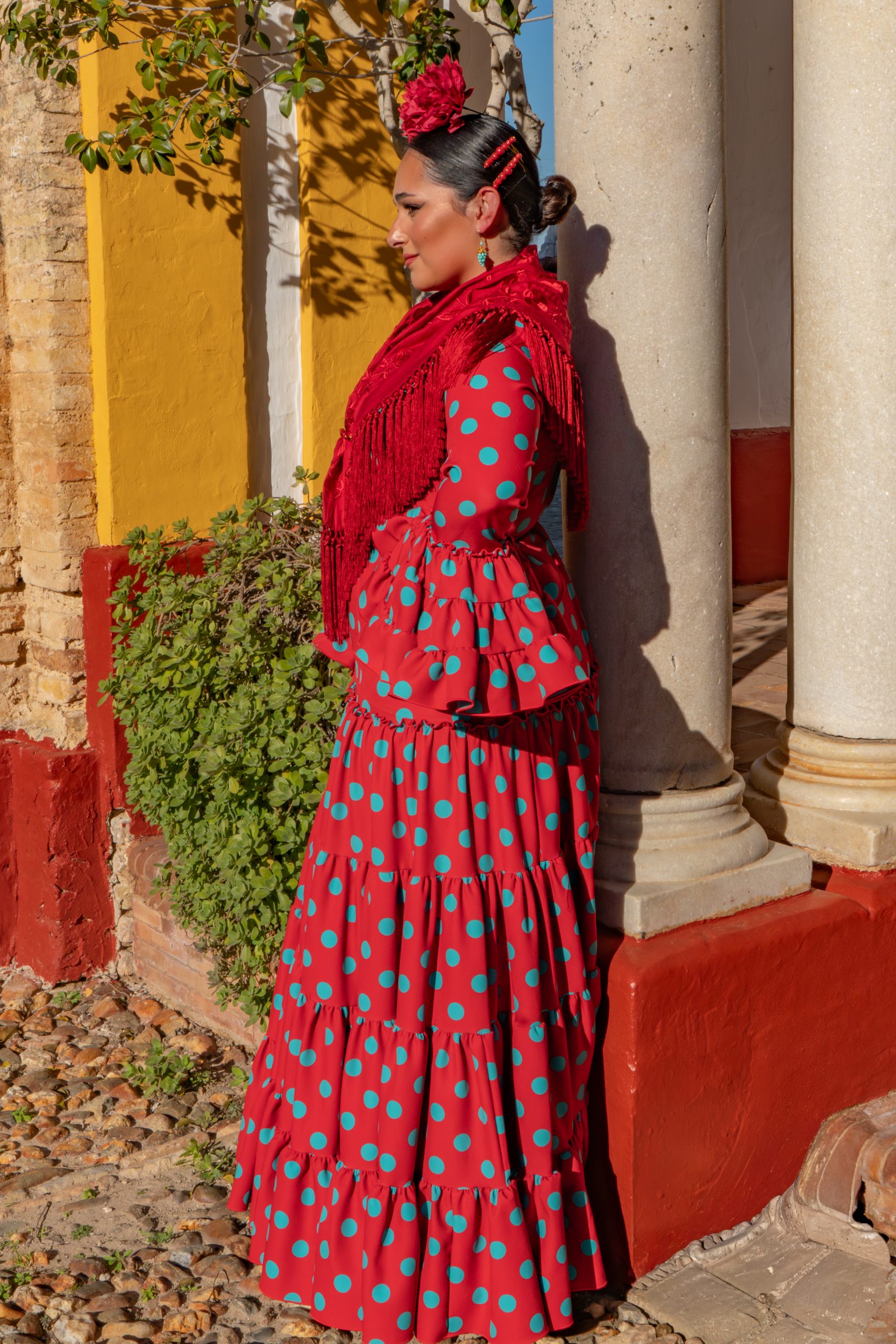 Flamencura curvys (63 de 174) Diseño de flamenca con volantes de capa para siluetas curvy en tejido elástico de alta calidad.