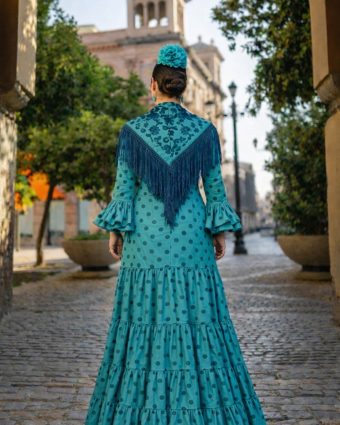 Traje de gitana talla grande con corte favorecedor y ajuste entallado en cintura Ana Faura Tomares.
