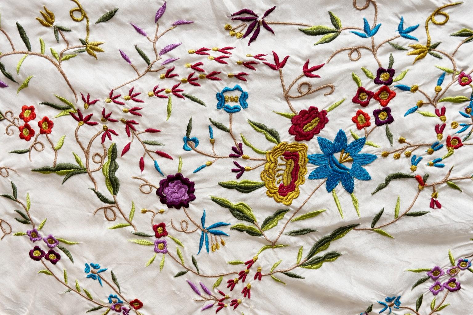 manton-cantillana-crema-multicolor2