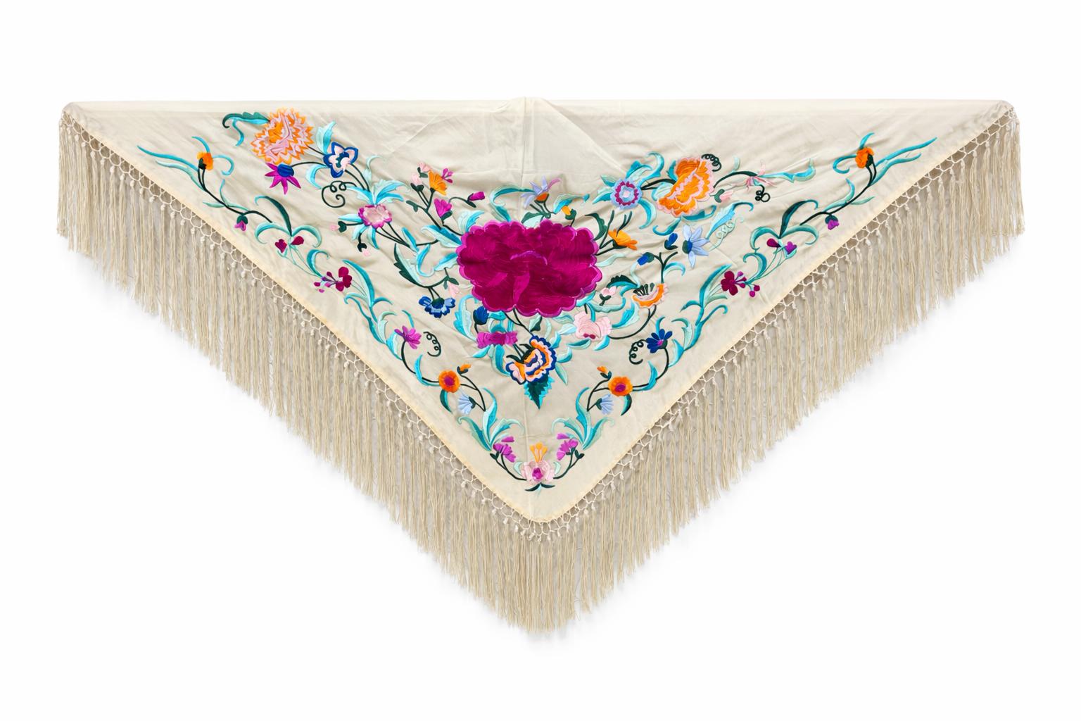 manton-cantillana-crema-rosa-multicolor1