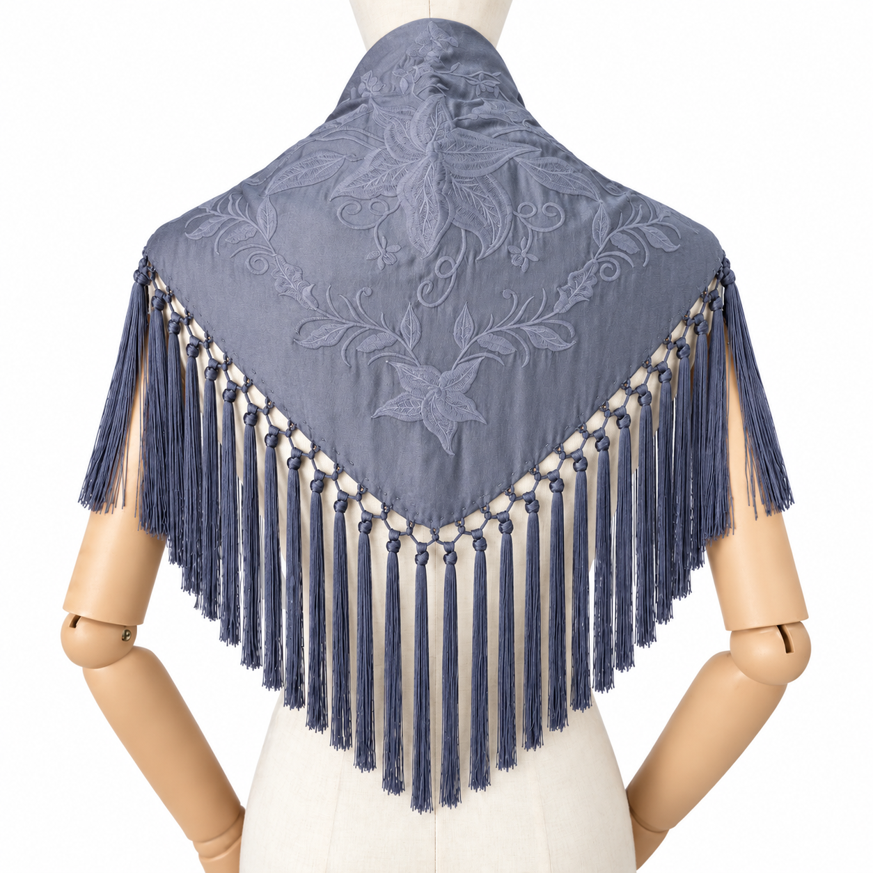 mantón-flamenca-celeste-bordado-flores-ana-faura.jpg