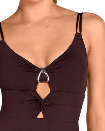 Bañador cut-out marrón con doble tirante y hebilla - Detalle del diseño - Ana Faura