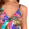 Bañador estampado tropical con escote en V y efecto vientre plano - Detalle del diseño - Ana Faura