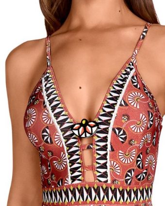 Bañador Copa B Estampado Étnico Geomético con EscotePronunciado - Detalle del diseño - Ana Faura