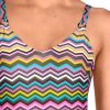 Bañador geométrico zigzag multicolor con escote V y copas B - Detalle del diseño - Ana Faura