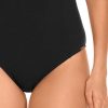Bañador enterizo negro con escote en V y copas extraíbles - Primer plano del tejido y textura - Ana Faura
