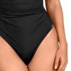 Bañador negro escote V fruncido con detalle joya y espalda cerrada - Primer plano del tejido y textura - Ana Faura
