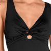 Bañador negro escote V con detalle twister y copas extraíbles - Detalle del diseño - Ana Faura