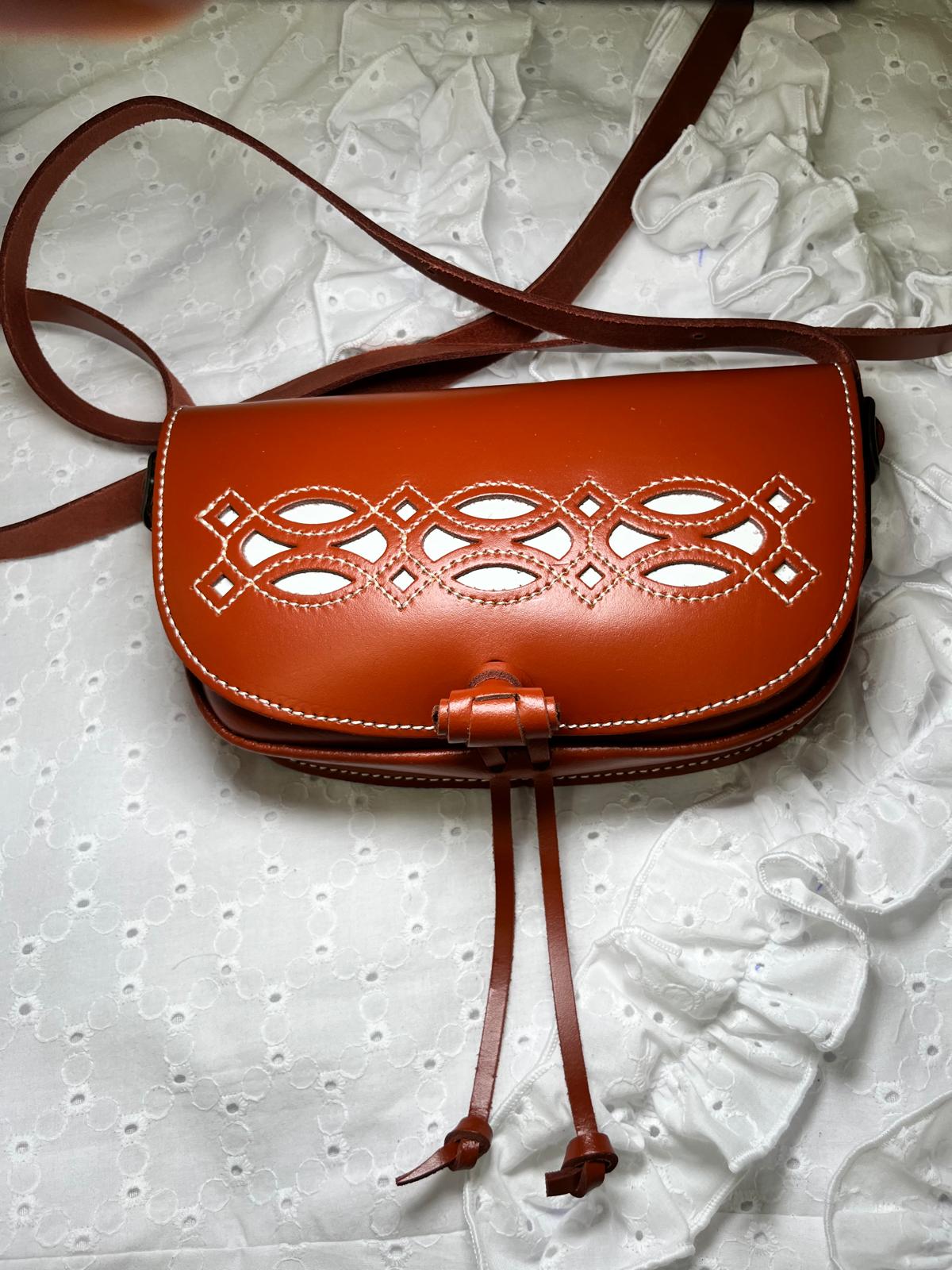 bolso-rociero-cuero-precioso-bata4