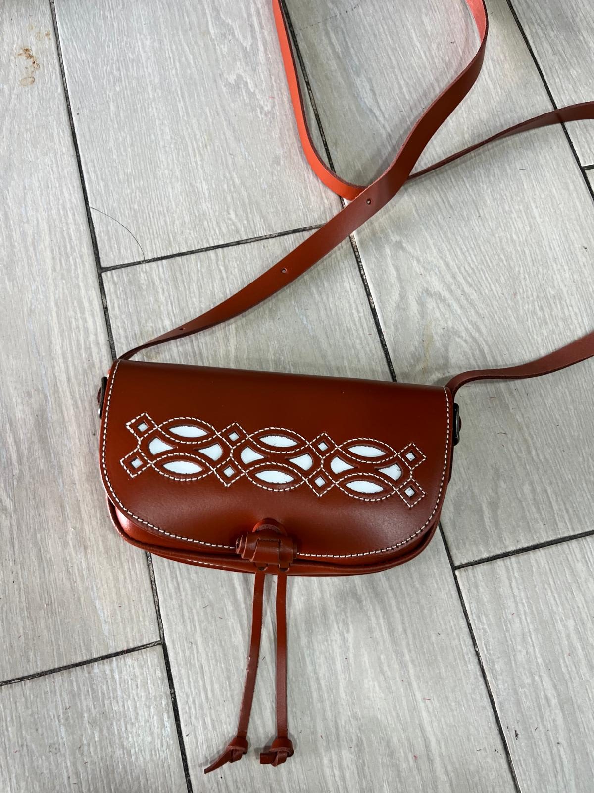 bolso-rociero-cuero-repujado3