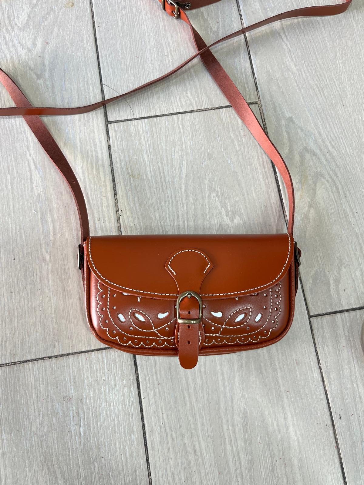 bolso-rociero-cuero-repujado4