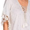 Túnica tipo Poncho con Detalle de Flecos y Cuello en Pico - Detalle del diseño - Ana Faura