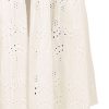 Vestido largo de algodón bordado estilo ibicenco con escote en pico blanco - Primer plano del tejido y textura - Ana Faura