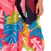 Vestido largo holgado con estampado tribal fucsia y tirantes anudables - Primer plano del tejido y textura - Ana Faura