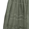 Vestido largo multiposición de playa algodón troquelado verde oliva - Primer plano del tejido y textura - Ana Faura